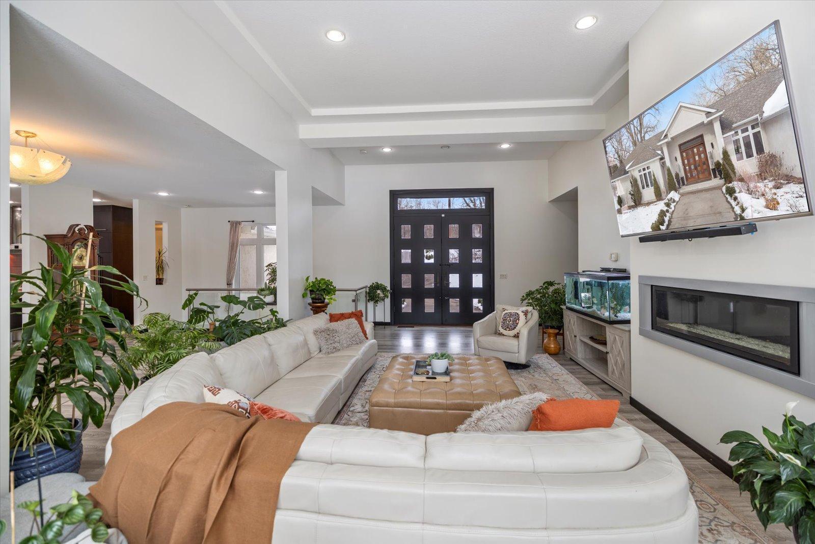 925 Cliff Road Eagan, MN 55123 - Photo 10 of 59