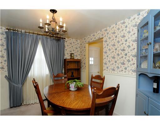 227 Parkedge Road Green Tree, PA 15220 - Photo 3 of 11 Dining Room.