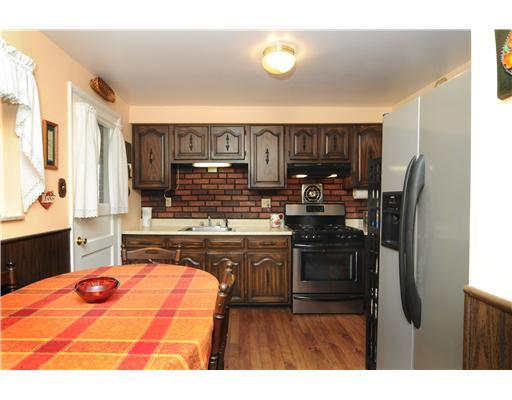 227 Parkedge Road Green Tree, PA 15220 - Photo 4 of 11 Kitchen.