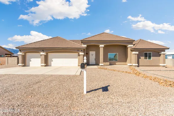 $490,000 | 4156 South Lois Lane, Sierra Vista, AZ 85650