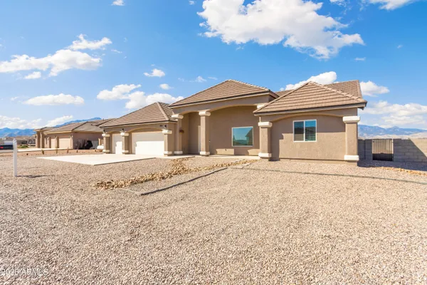 $490,000 | 4156 South Lois Lane, Sierra Vista, AZ 85650
