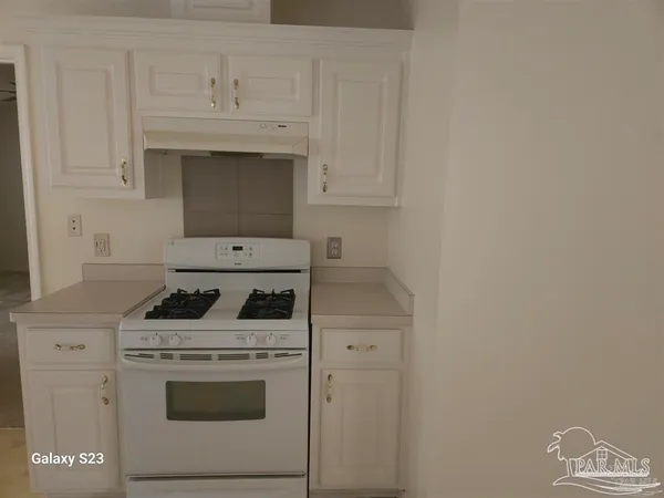 $2,000 | 10896 Country Ostrich Drive, Pensacola, FL 32534