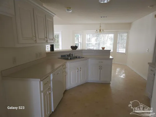 $2,000 | 10896 Country Ostrich Drive, Pensacola, FL 32534