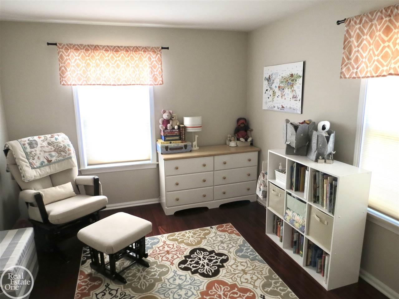 3078 York Rochester, MI 48309 - Photo 22 of 41 50017315-21.JPG