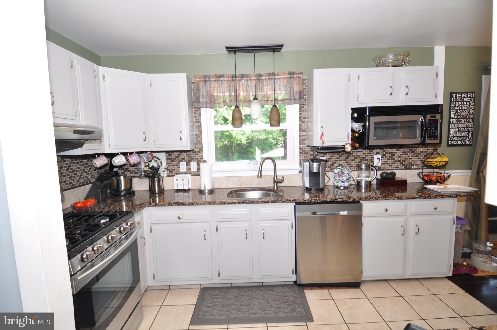 5 Spruce Road Burlington, NJ 08016 - Photo 3 of 41
