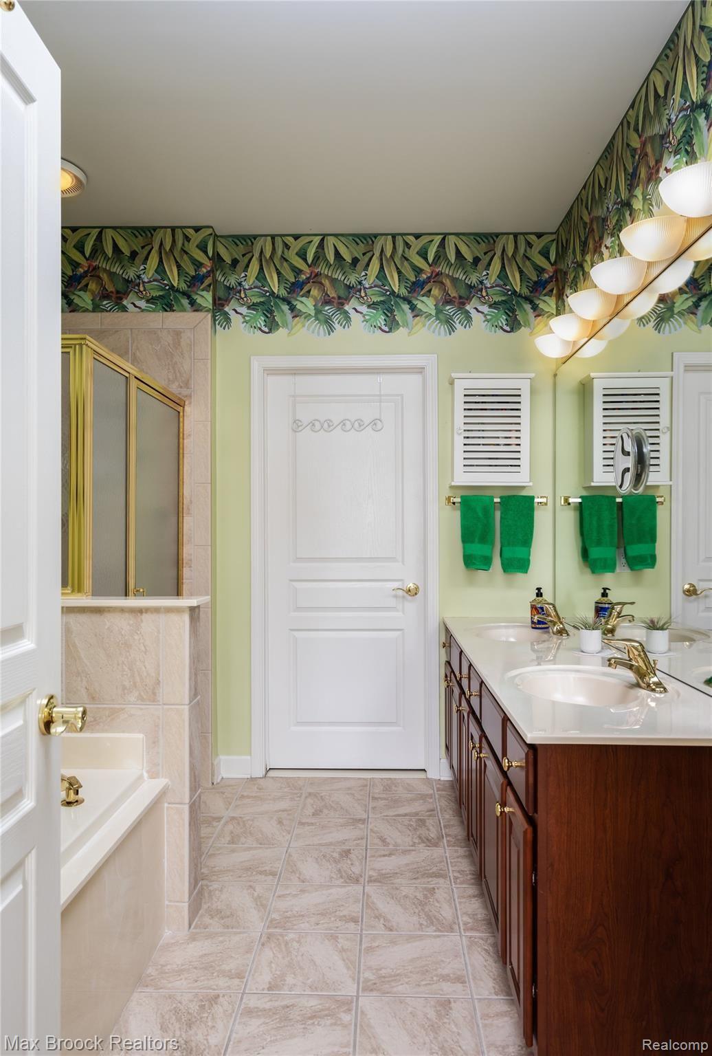 5103 Belmonte Drive, Unit 58 Rochester, MI 48306 - Photo 15 of 34 Main Level Bathroom