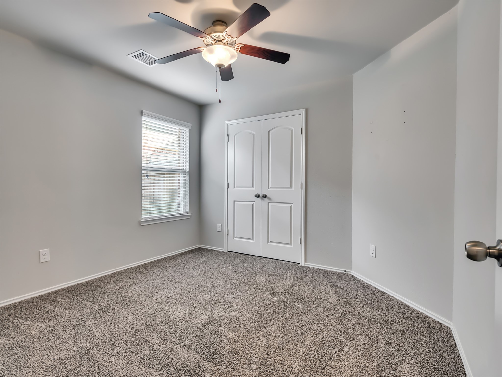 14106 Locke Point Court Conroe, TX 77384 - Photo 10 of 37