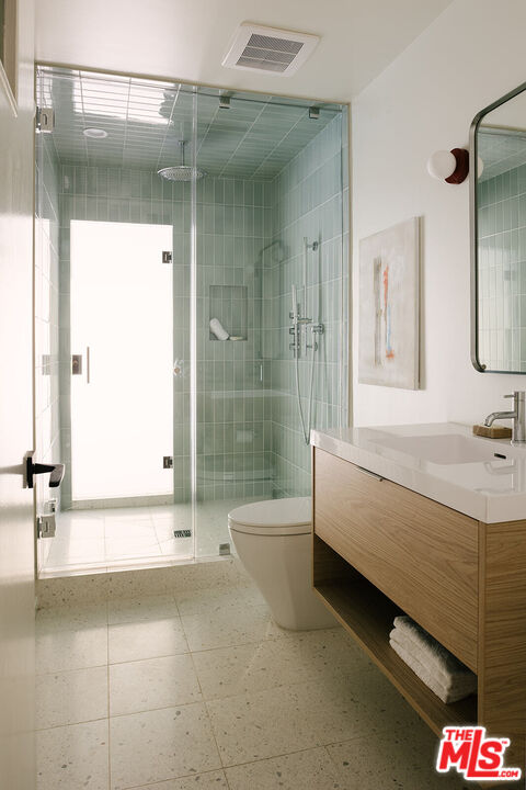 3122 Arrowhead Drive Los Angeles, CA 90068 - Photo 15 of 41 a bathroom with a granite countertop sink a toilet and bathtub