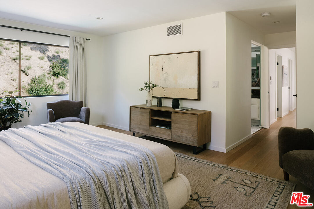 3122 Arrowhead Drive Los Angeles, CA 90068 - Photo 20 of 41 a bedroom with a bed and wooden floor