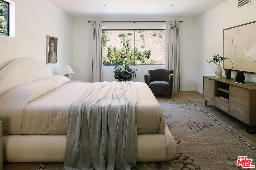 3122 Arrowhead Drive Los Angeles, CA 90068 - Photo 21 of 41 a bedroom with a bed and a couch