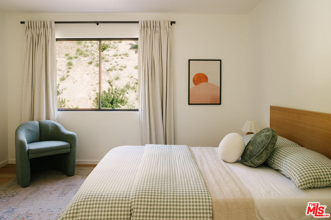 3122 Arrowhead Drive Los Angeles, CA 90068 - Photo 26 of 41 a bedroom with a bed and a couch