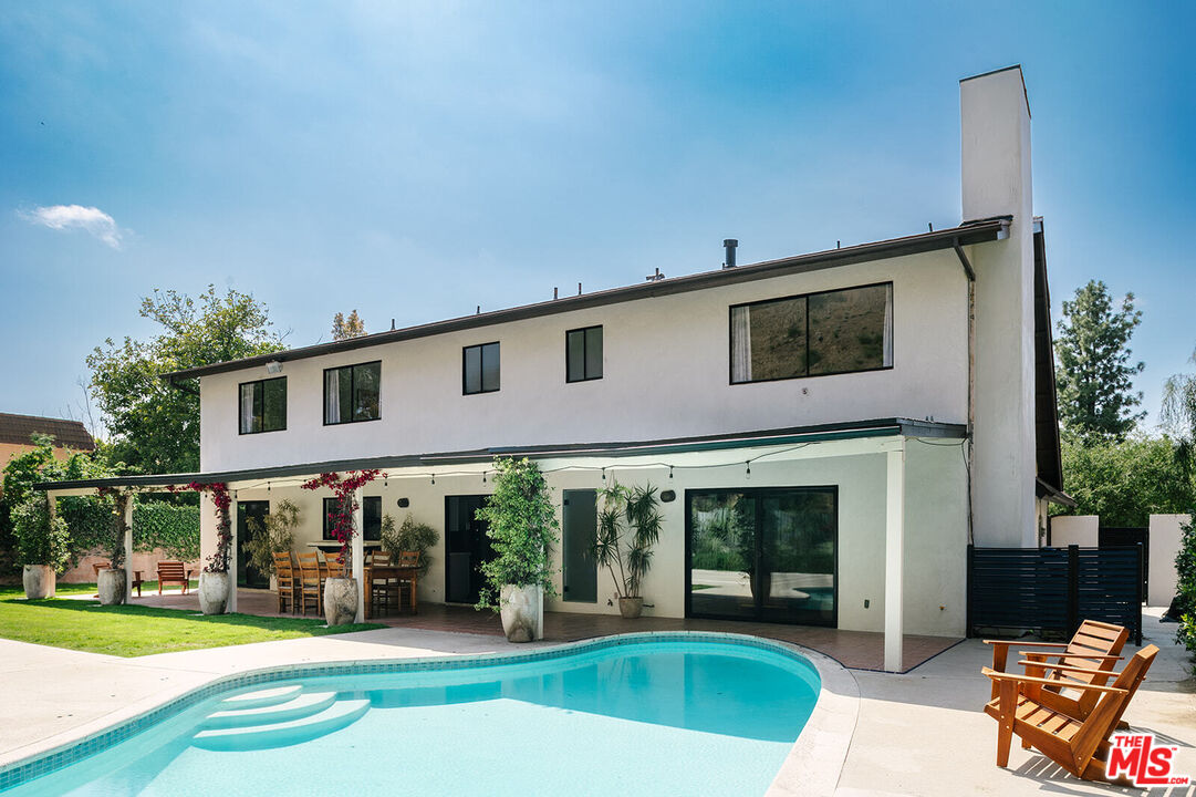 3122 Arrowhead Drive Los Angeles, CA 90068 - Photo 33 of 41 a view of a house with a yard porch and sitting area