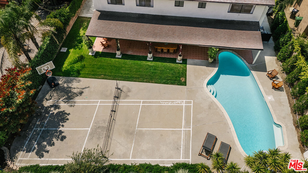 3122 Arrowhead Drive Los Angeles, CA 90068 - Photo 39 of 41 an aerial view of a house with a yard and large tree