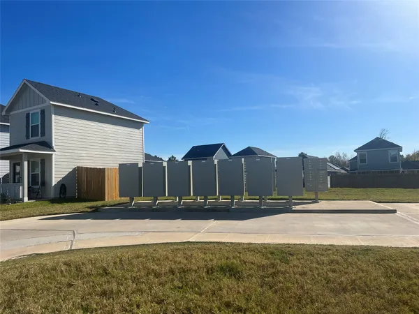 $1,500 | 16811 North Marie Vlg Drive, Conroe, TX 77306