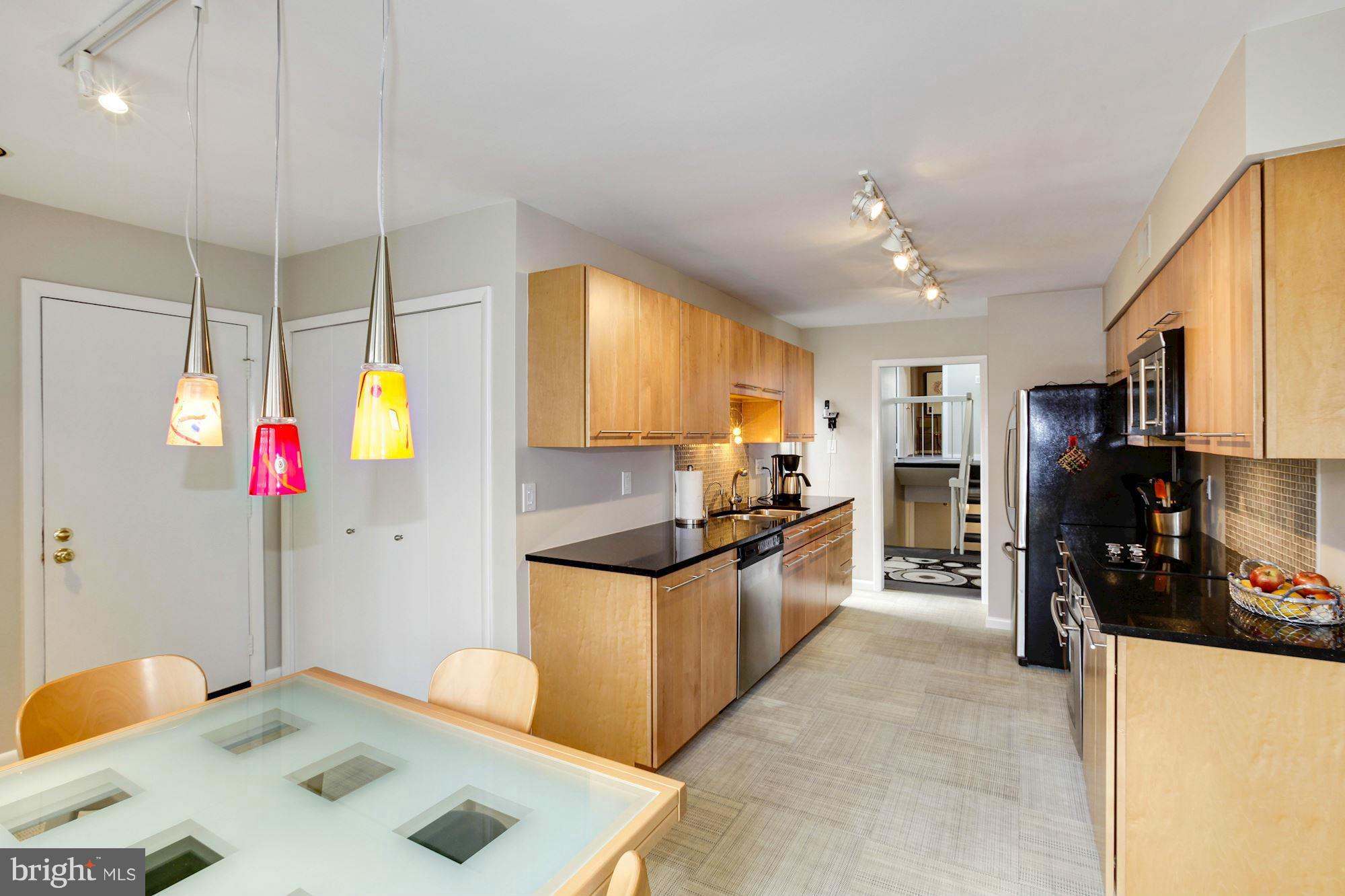2472 Freetown Drive Reston, VA 20191 - Photo 12 of 30 Kitchen