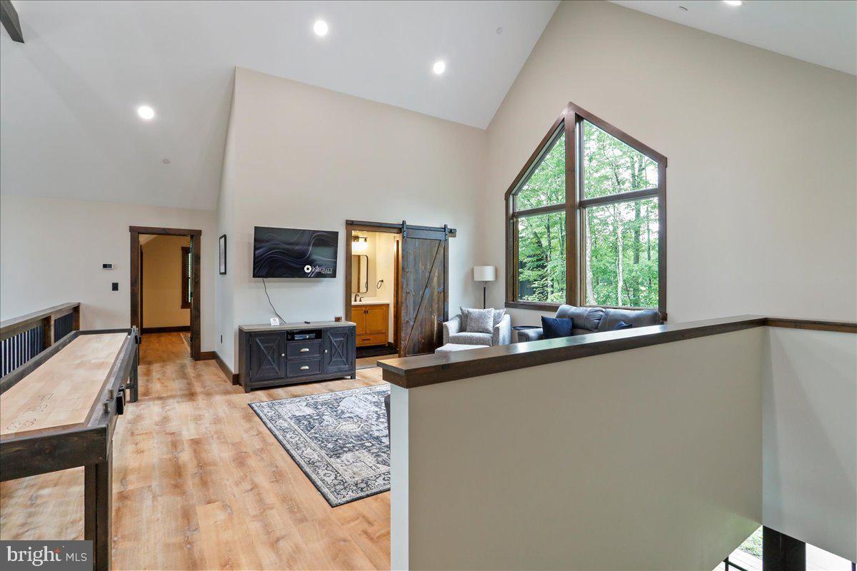130 Lodestone Way Oakland, MD 21550 - Photo 31 of 47 a large kitchen with a large window