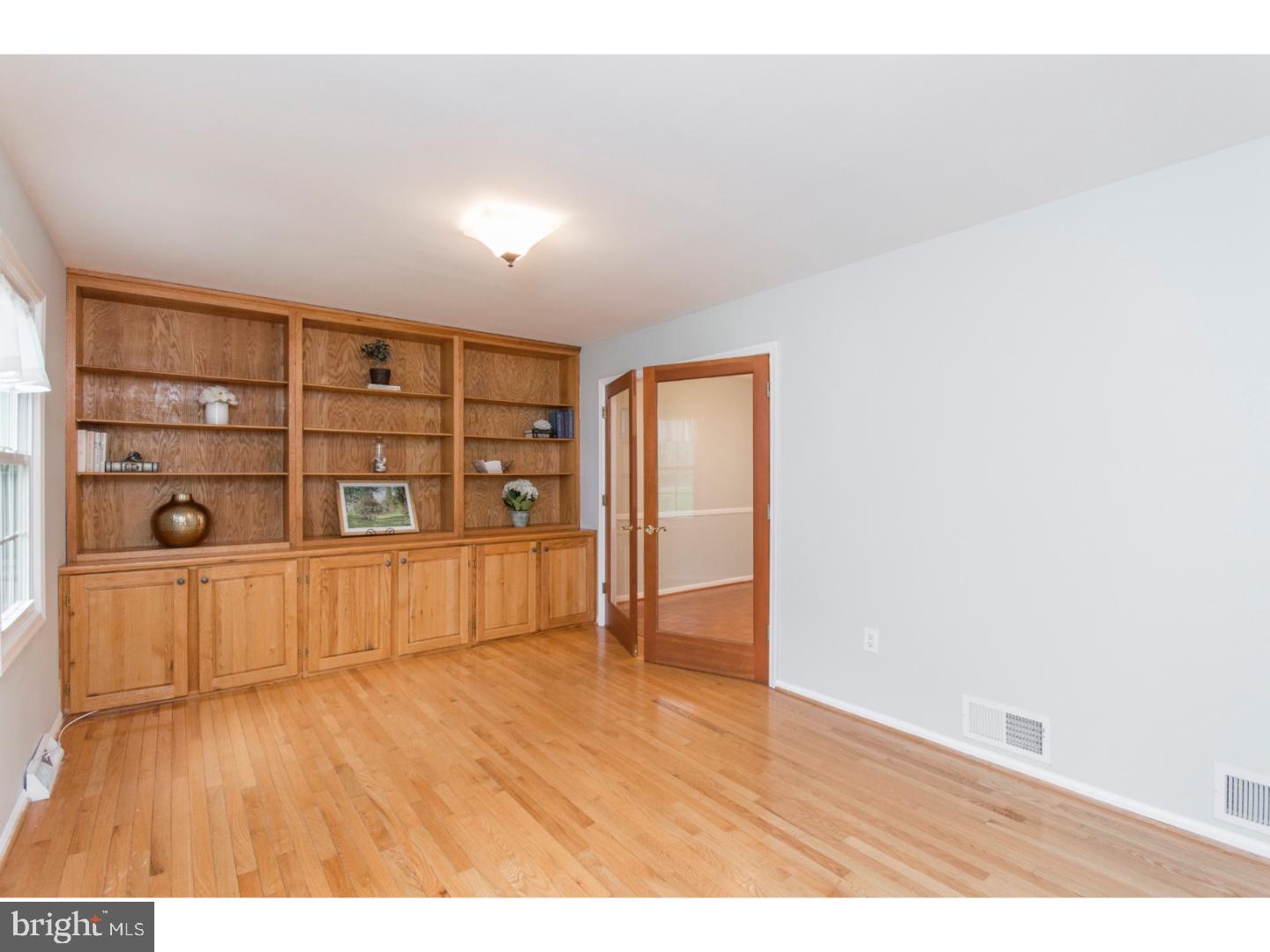223 Spring Run Lane Downingtown, PA 19335 - Photo 8 of 25 Living Room