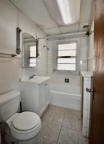 $169,900 | 216 Carlton Terrace, Rockford, IL 61103