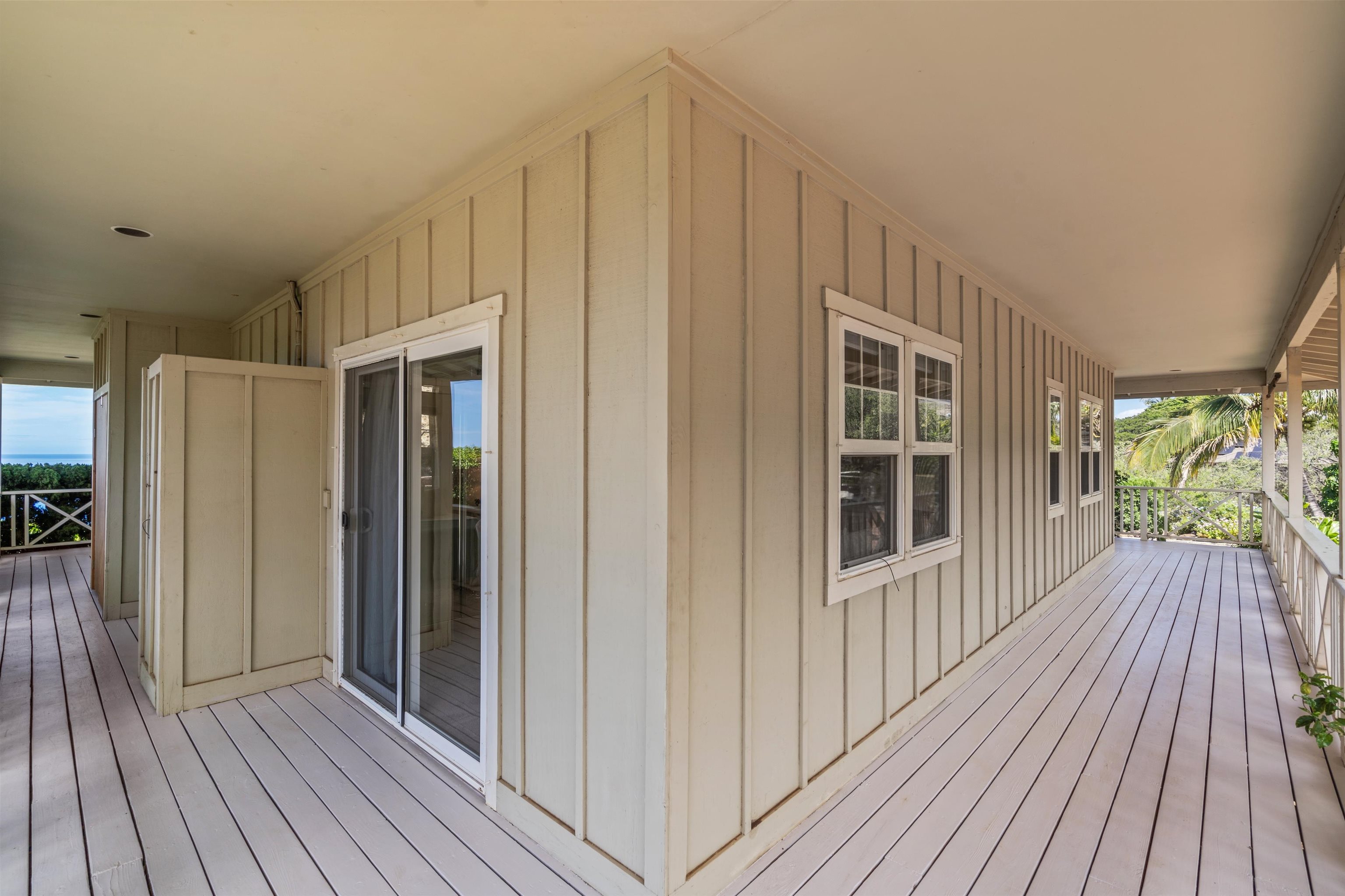 60 East Huapala Place, Unit B Lahaina, HI 96761 - Photo 23 of 50 a view of a house with wooden floor