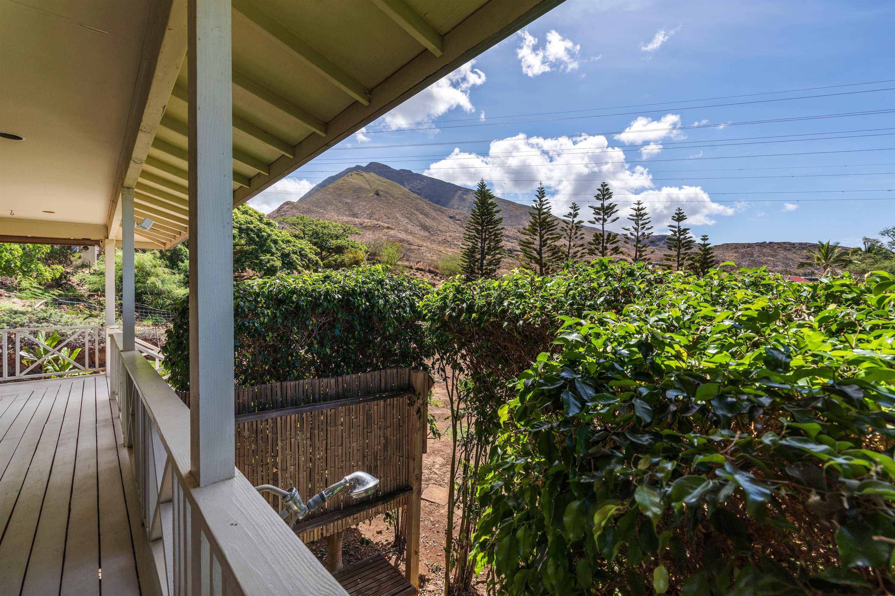 60 East Huapala Place, Unit B Lahaina, HI 96761 - Photo 26 of 50 a view of a balcony with wooden floor