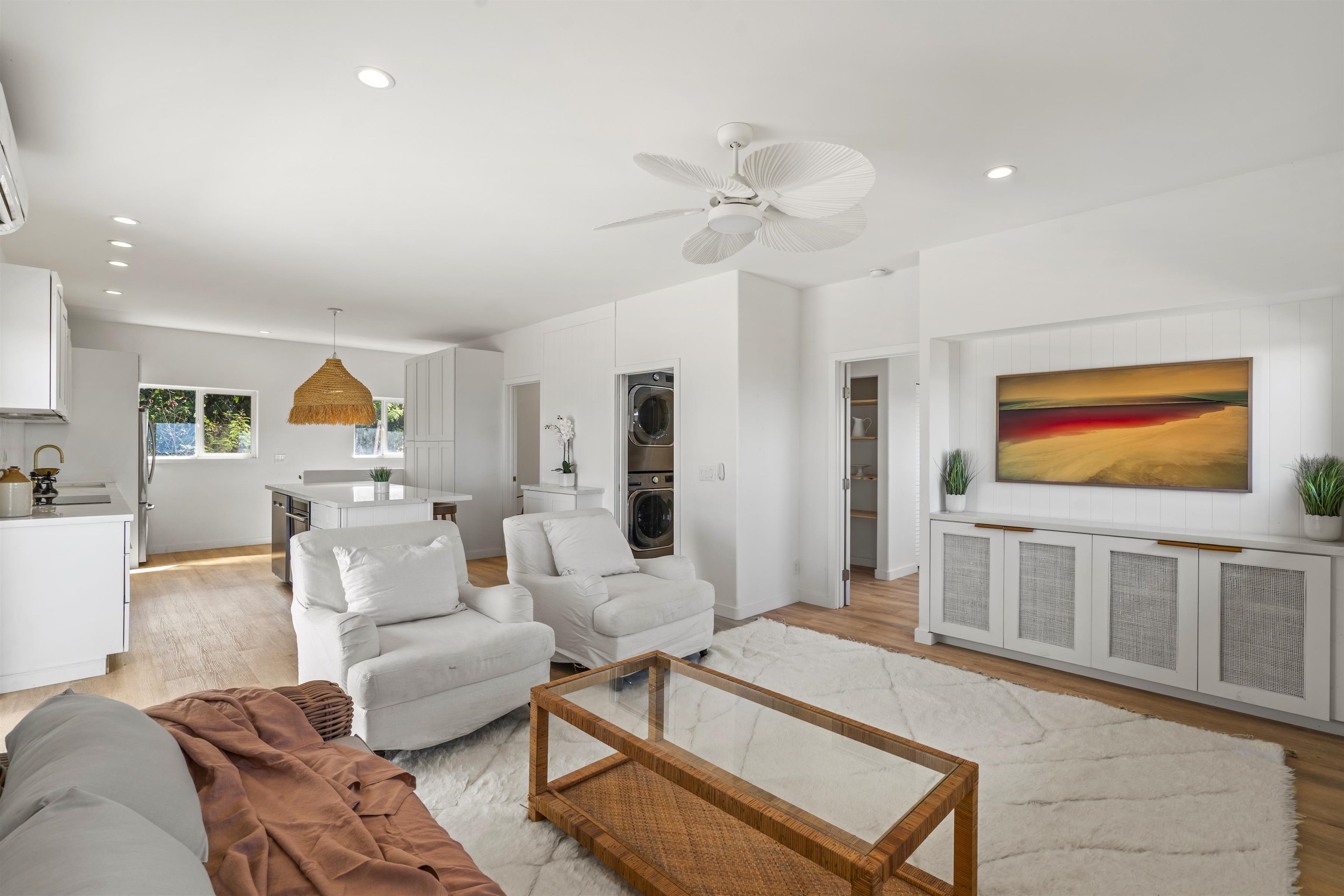 60 East Huapala Place, Unit B Lahaina, HI 96761 - Photo 30 of 50 a living room with furniture