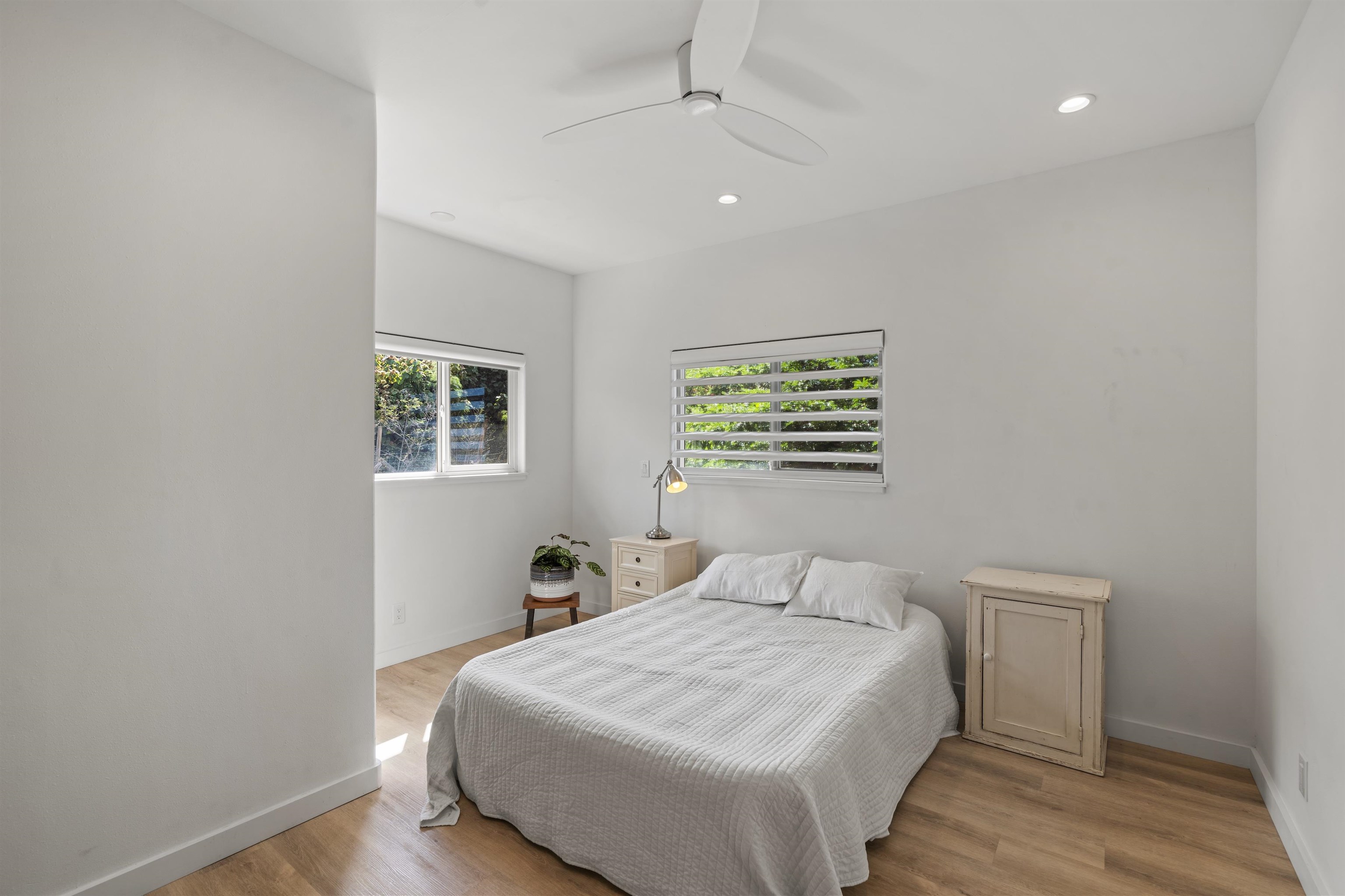 60 East Huapala Place, Unit B Lahaina, HI 96761 - Photo 42 of 50 a bedroom with a bed and a window