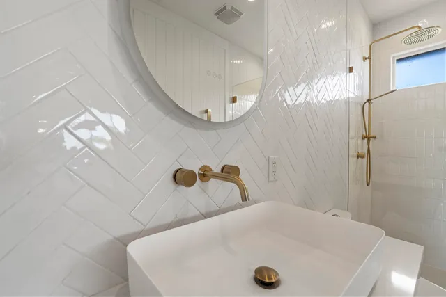 a bathroom with a tub