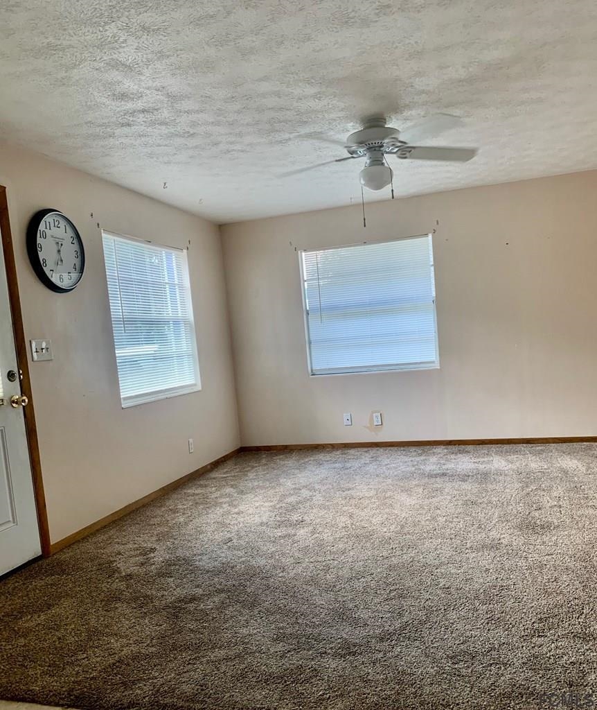 117 Queen Road St. Augustine, FL 32086 - Photo 7 of 16 an empty room with a window
