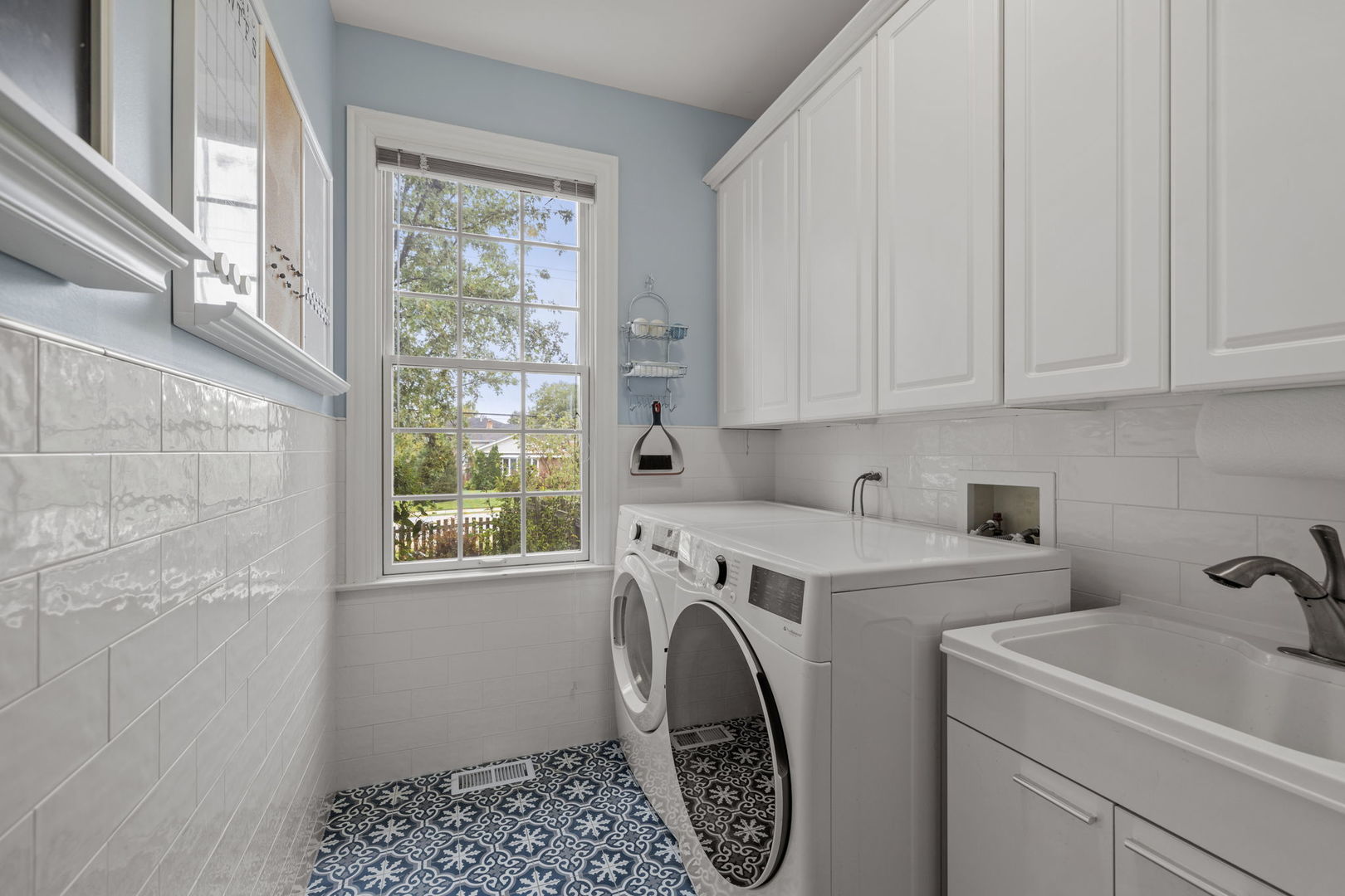 3855 Glendenning Road Downers Grove, IL 60515 - Photo 13 of 39 a utility room with dryer and washer
