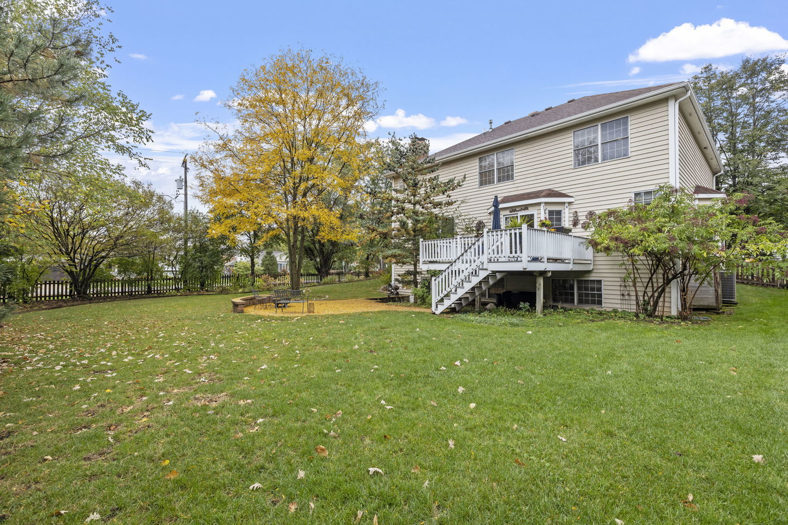 3855 Glendenning Road Downers Grove, IL 60515 - Photo 33 of 39 a view of a house with backyard and sitting area