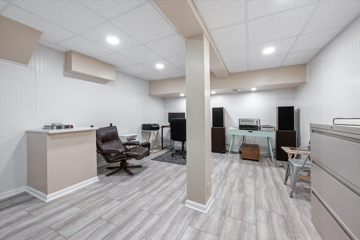 9242 Ridgeway Avenue Evanston, IL 60203 - Photo 23 of 30