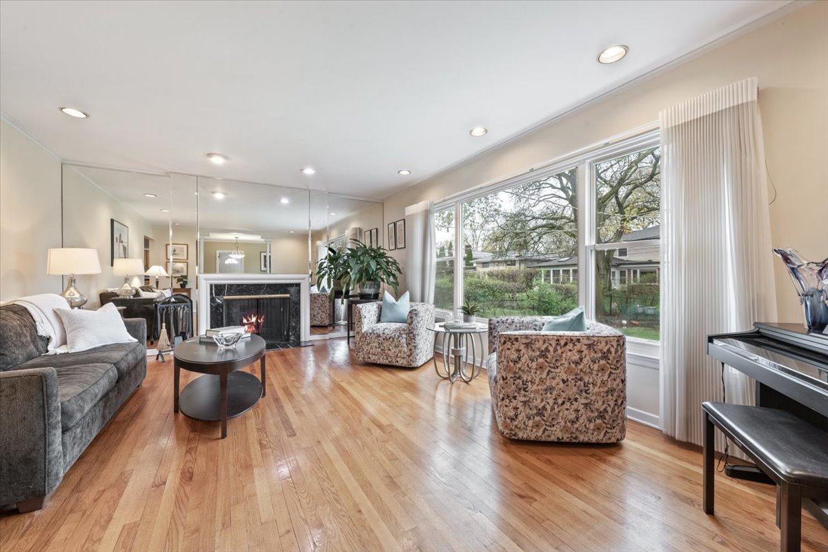 9242 Ridgeway Avenue Evanston, IL 60203 - Photo 4 of 30