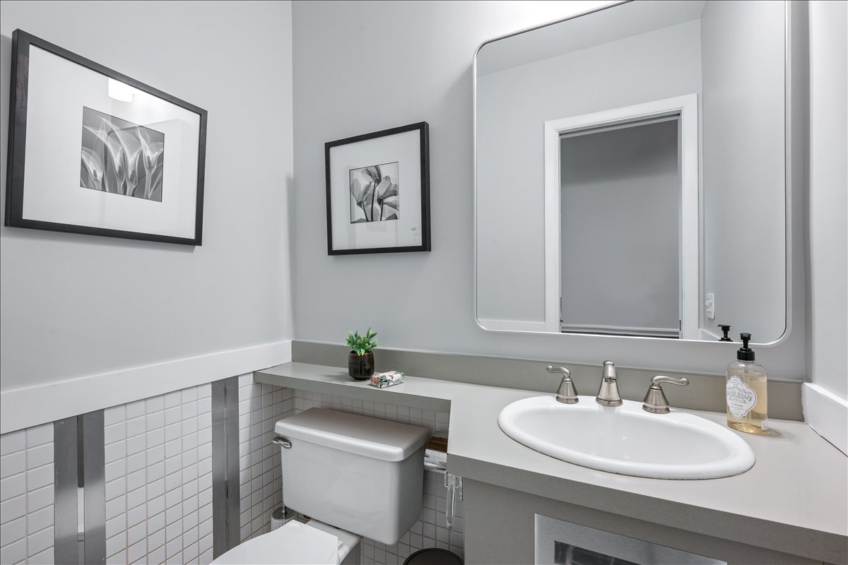 9242 Ridgeway Avenue Evanston, IL 60203 - Photo 9 of 30