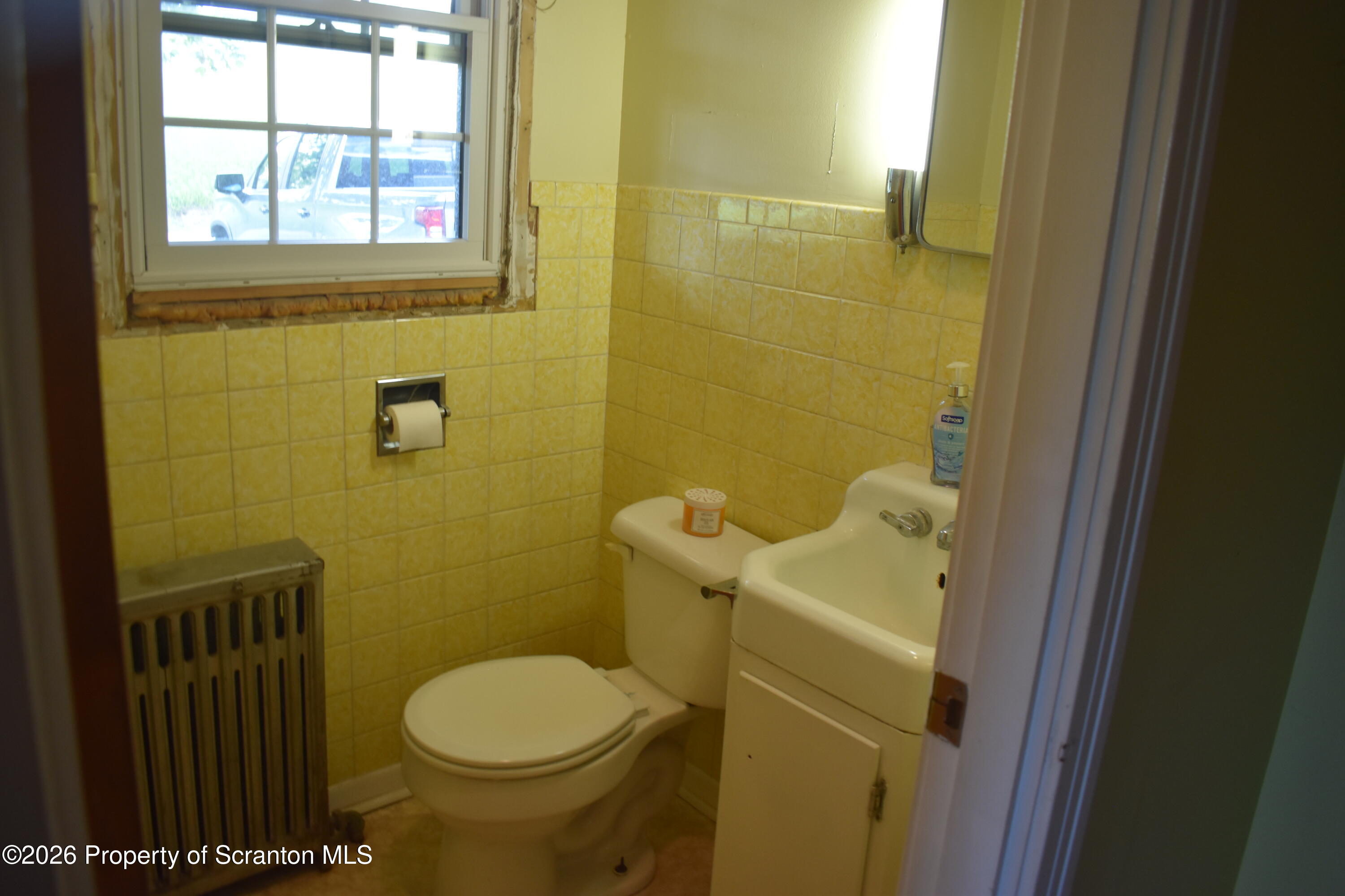 28 Olin Road Montrose, PA 18801 - Photo 7 of 31 1/2 Bathroom