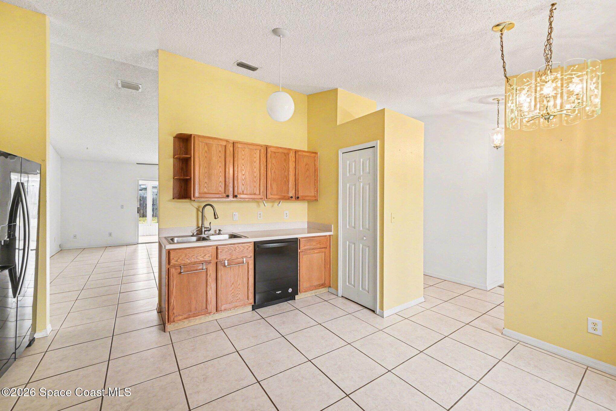 1002 Jacaranda Circle Rockledge, FL 32955 - Photo 11 of 27 011_file_4715