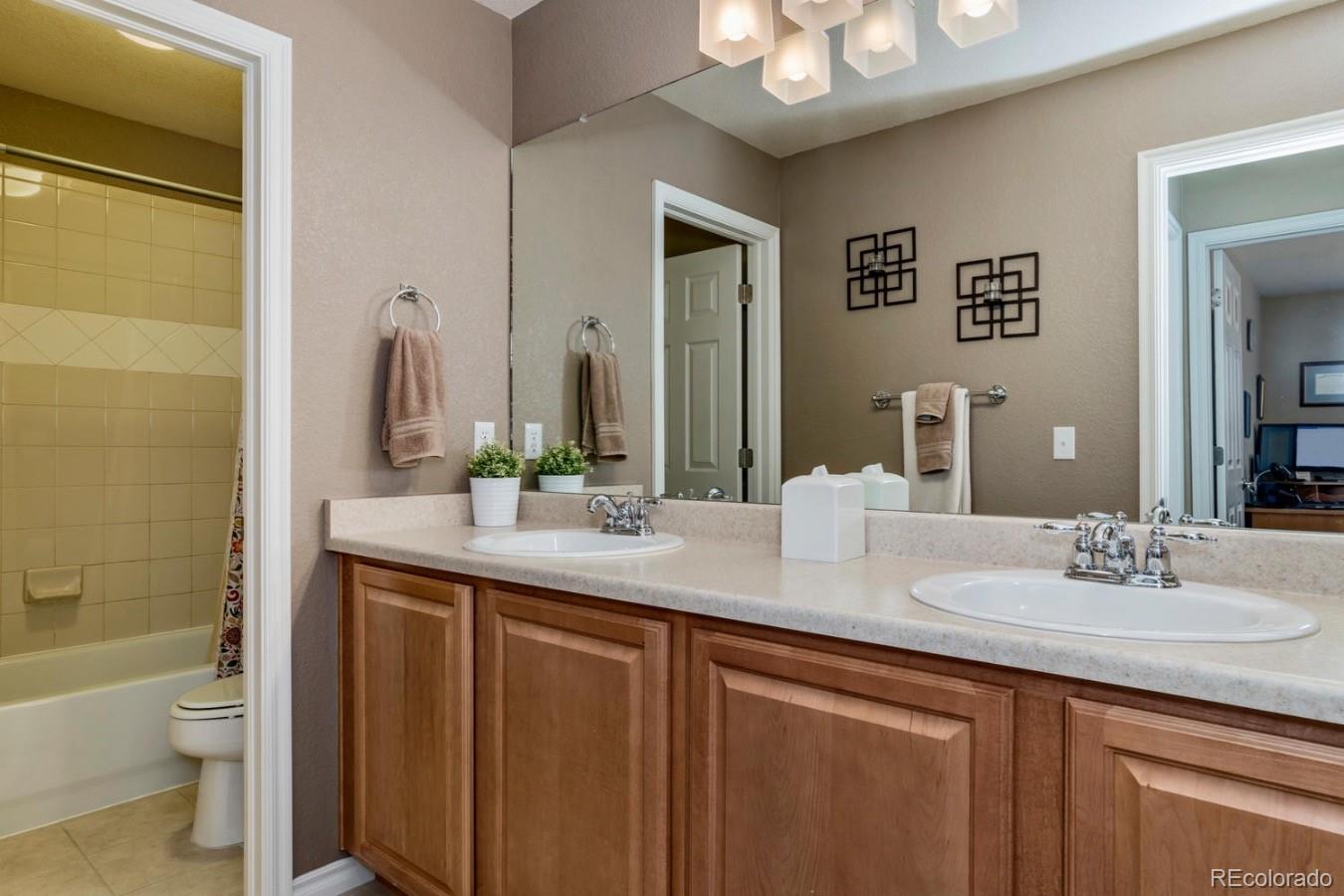 5286 Fullerton Lane Highlands Ranch, CO 80130 - Photo 19 of 31 Gallery Image 19