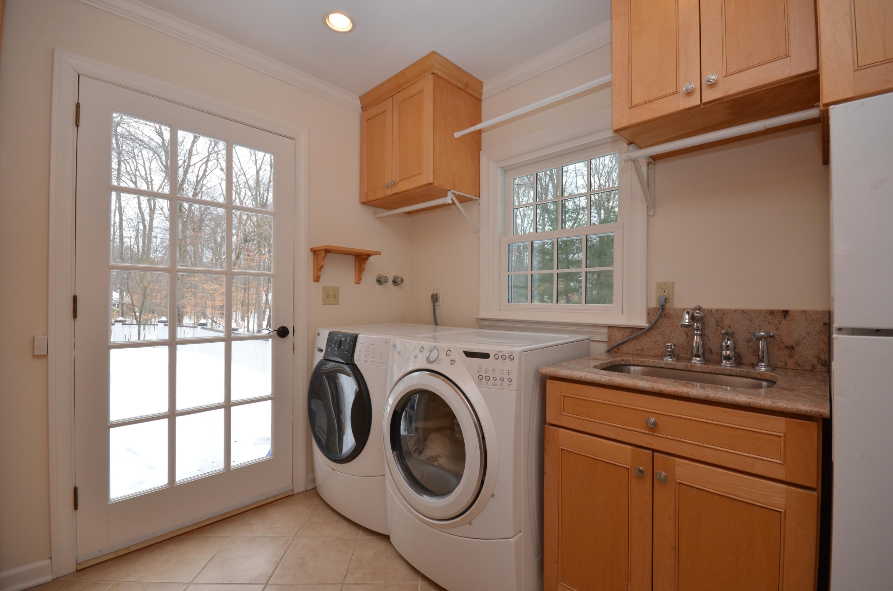 711 Hollow Tree Ridge Road Darien, CT 06820 - Photo 11 of 27 a utility room with dryer and washer