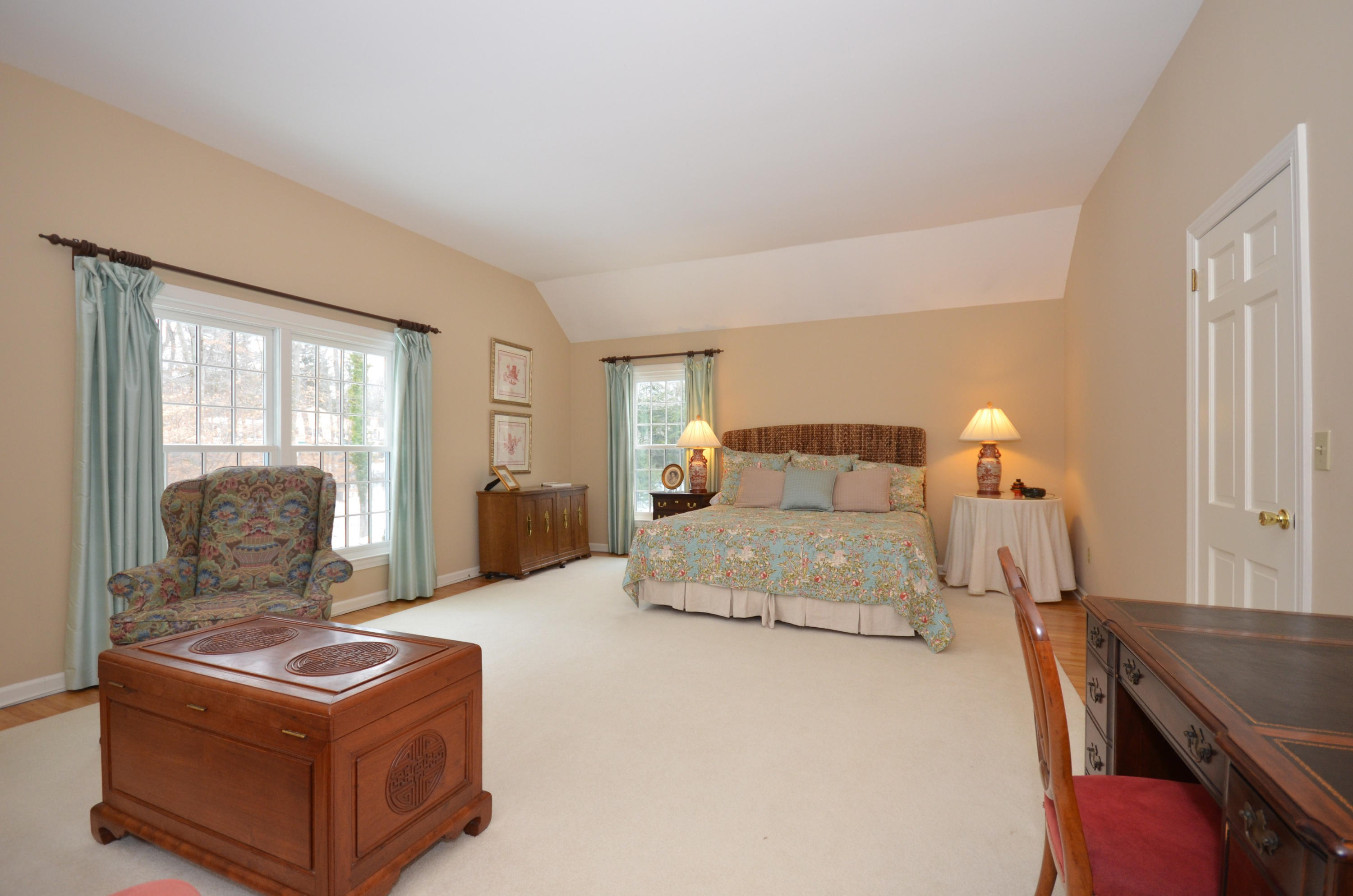 711 Hollow Tree Ridge Road Darien, CT 06820 - Photo 20 of 27 a living room with furniture