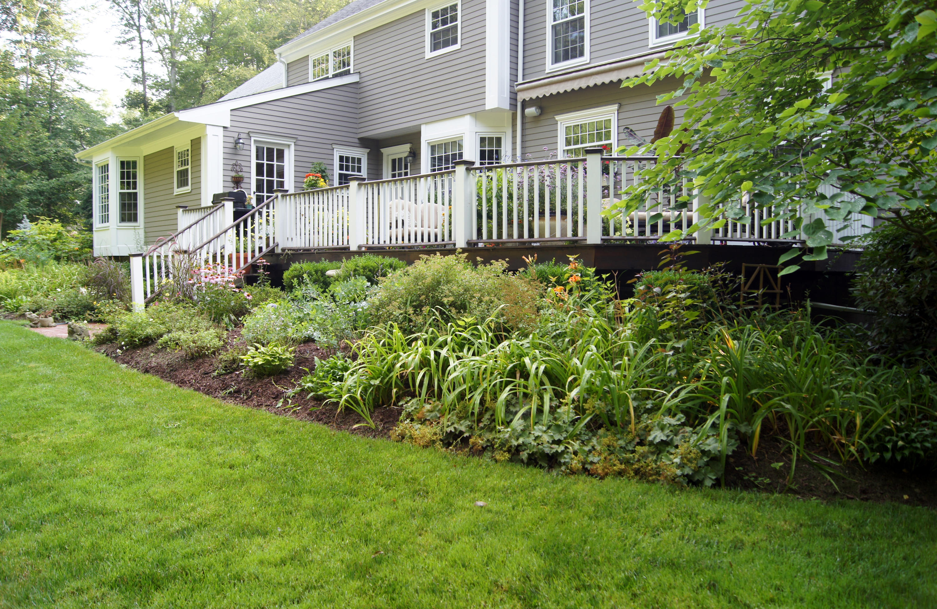 711 Hollow Tree Ridge Road Darien, CT 06820 - Photo 23 of 27 a front view of a house with a garden