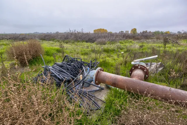 a view of a road with an outdoor space