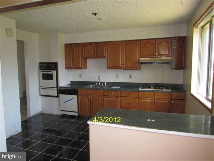 404 Cardinal Road Edgewater Park, NJ 08010 - Photo 3 of 10 Kitchen