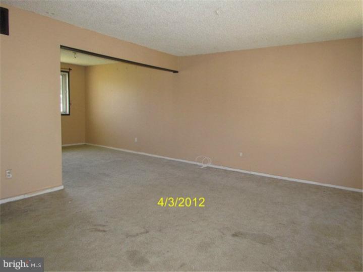 404 Cardinal Road Edgewater Park, NJ 08010 - Photo 4 of 10 Living Room