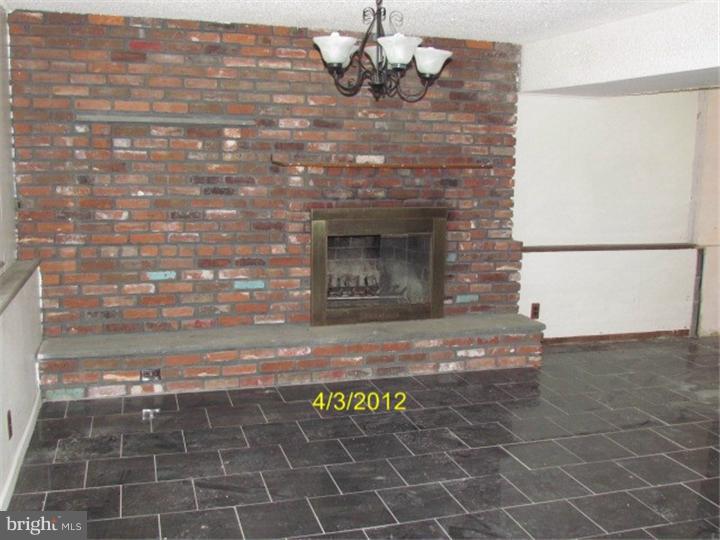 404 Cardinal Road Edgewater Park, NJ 08010 - Photo 10 of 10 Family Room