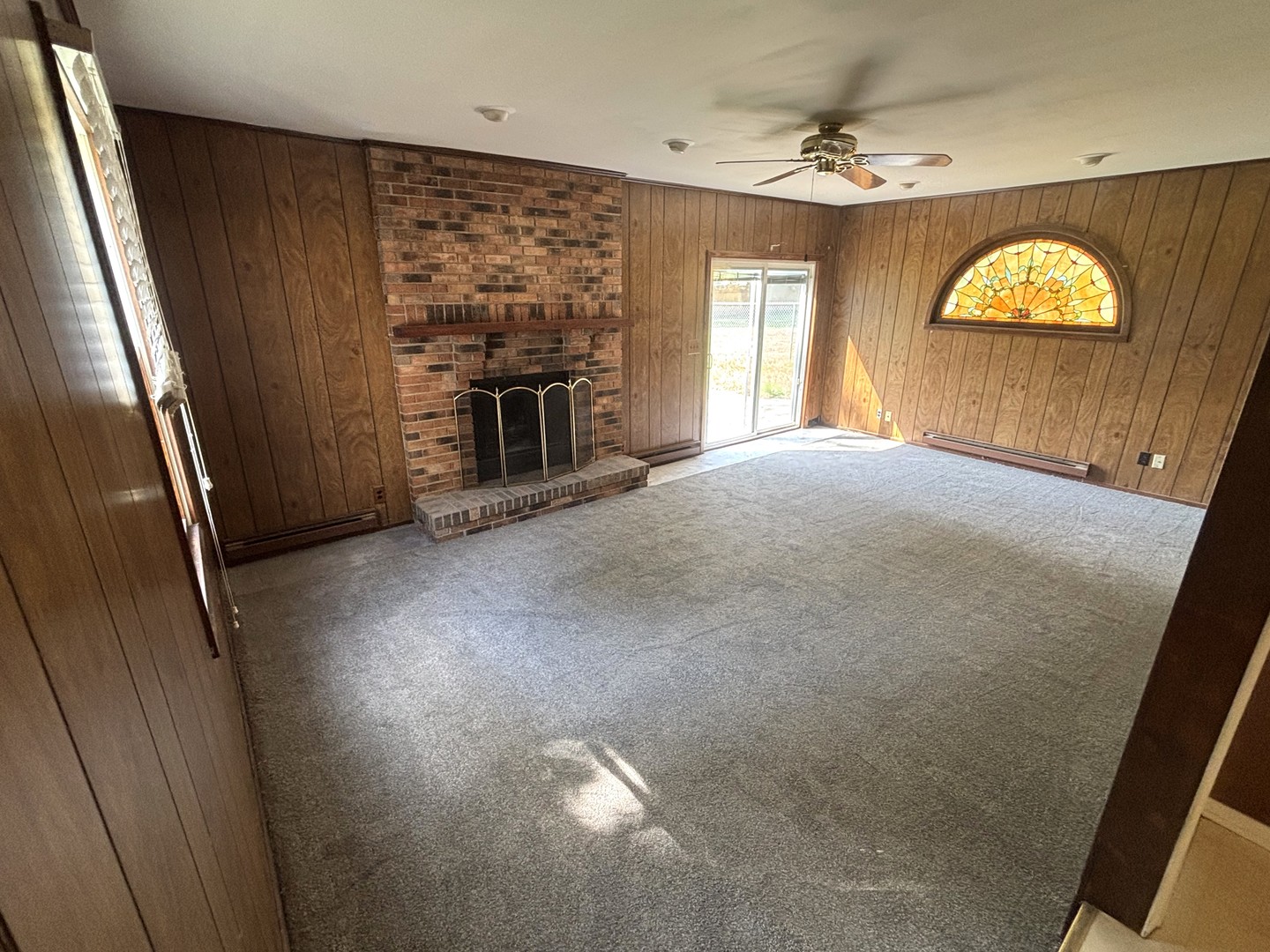 22 Guilford Road Montgomery, IL 60538 - Photo 7 of 14 a view of a livingroom with a fireplace