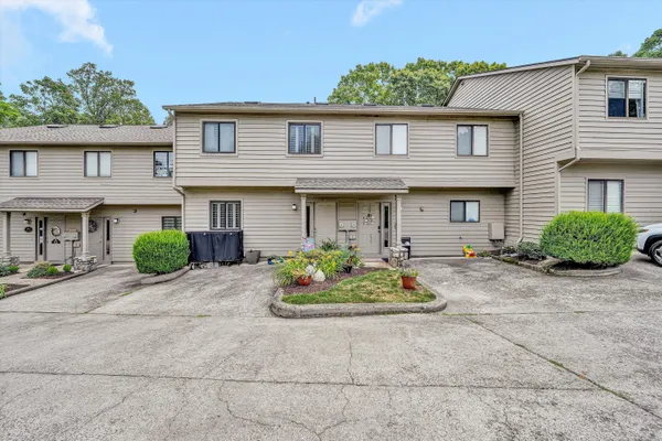 $539,000 | 219 Shoreline Drive, Unit 121, Moneta, VA 24121