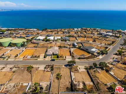 $1,300,000 | 3735 South Malibu Vista Drive, Malibu, CA 90265