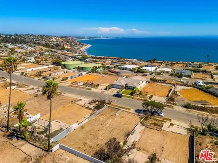 $1,300,000 | 3735 South Malibu Vista Drive, Malibu, CA 90265