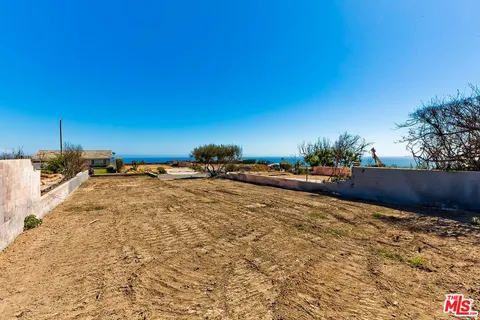 $1,300,000 | 3735 South Malibu Vista Drive, Malibu, CA 90265