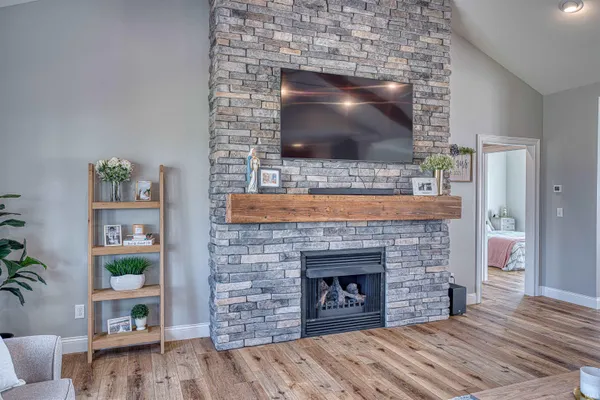 $695,000 | 2086 Chadwick Drive, Newburgh, IN 47630