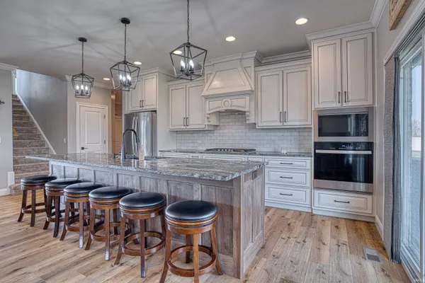 $695,000 | 2086 Chadwick Drive, Newburgh, IN 47630